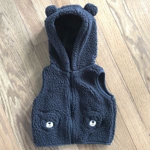 Carter’s Sherpa style fleece vest 6mos